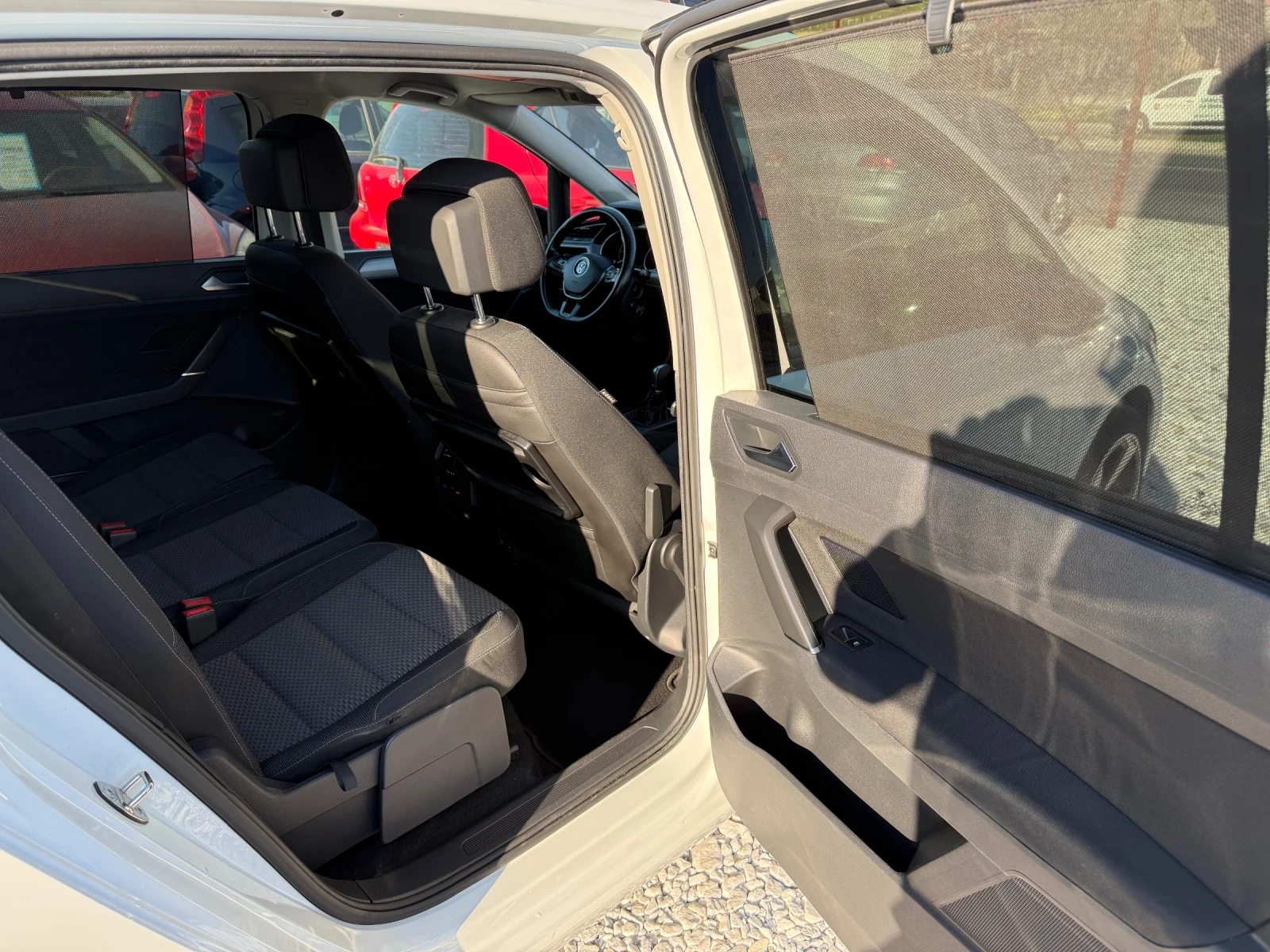 VW Touran 1.6tdi 116кс 7DSG обслижена регистрирана, снимка 10 - Автомобили и джипове - 53828290