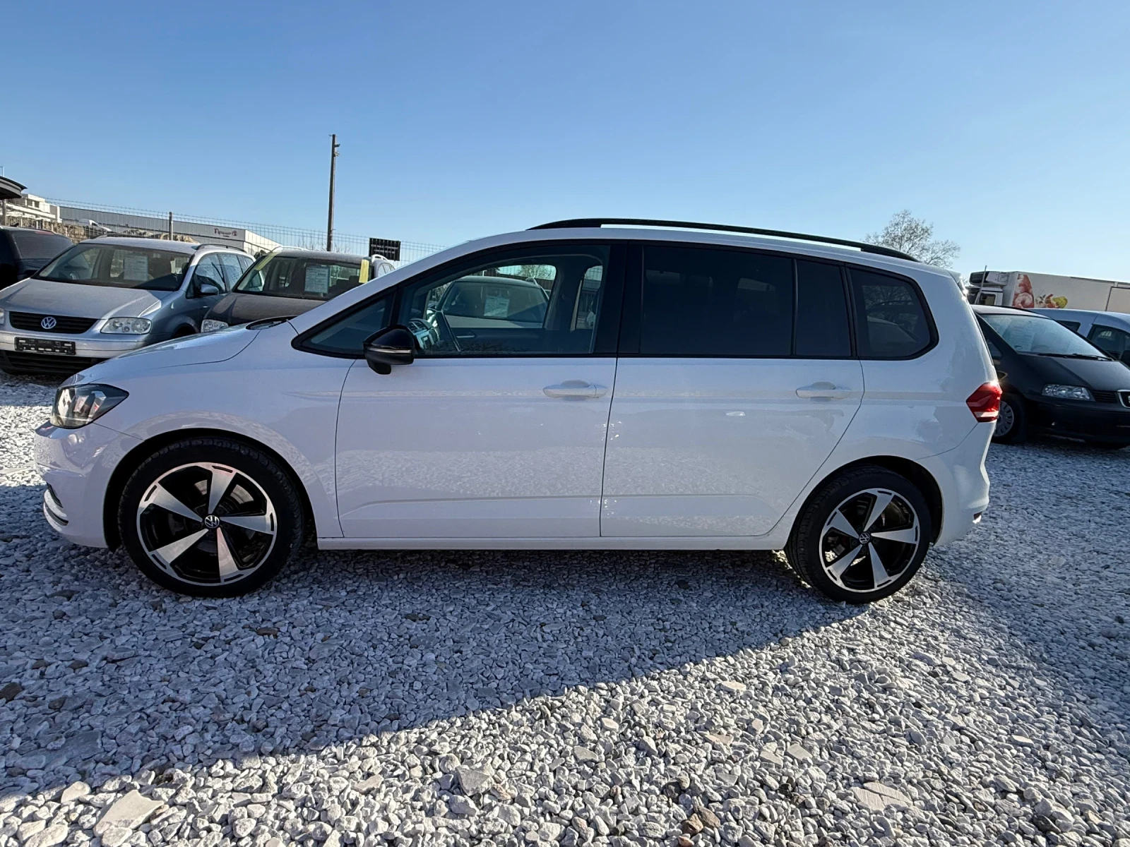 VW Touran 1.6tdi 116кс 7DSG обслижена регистрирана, снимка 5 - Автомобили и джипове - 53828290