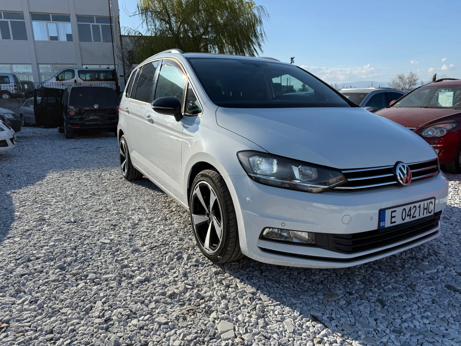 VW Touran 1.6tdi 116кс 7DSG обслижена регистрирана, снимка 3 - Автомобили и джипове - 53828290