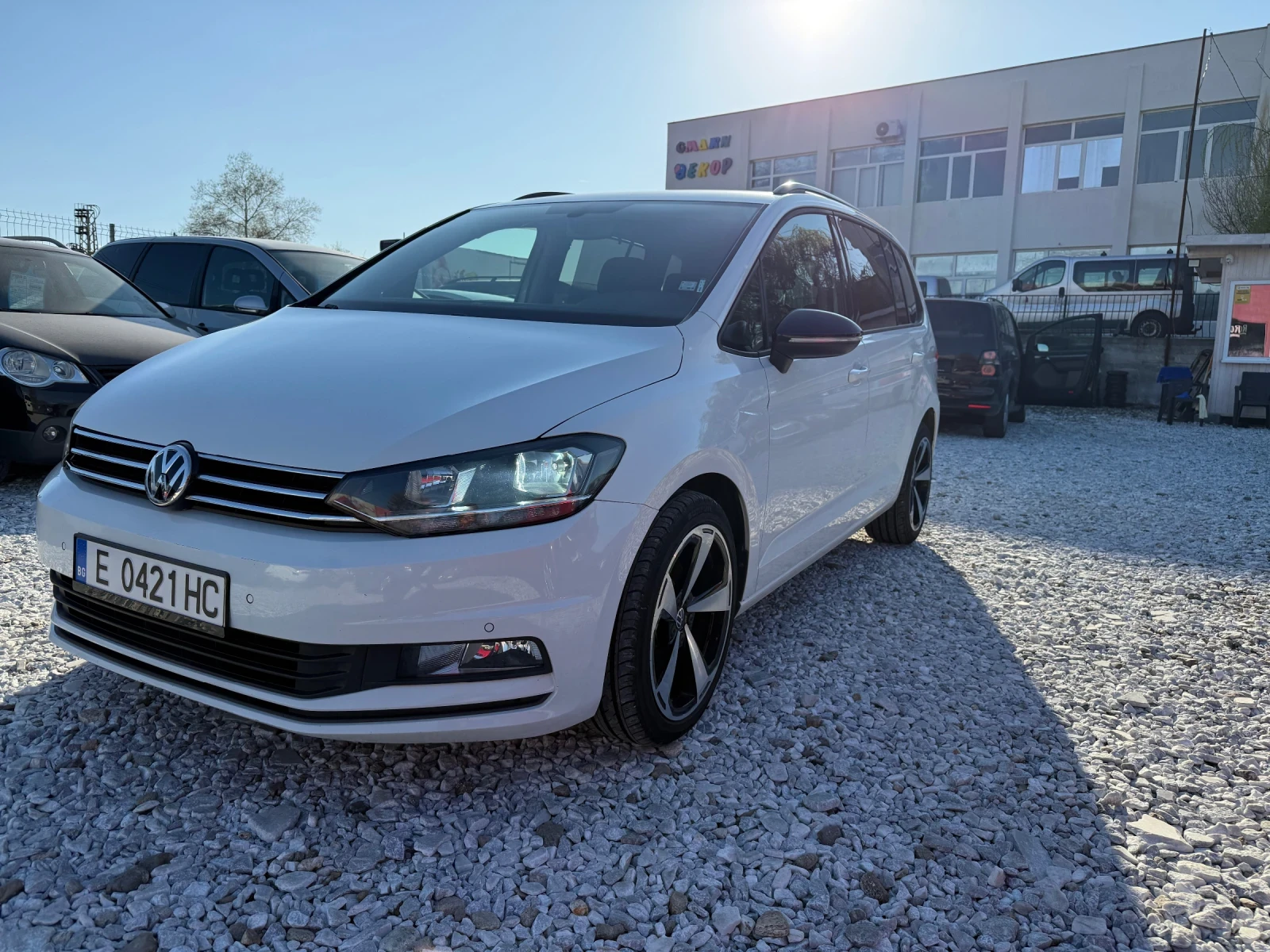VW Touran 1.6tdi 116кс 7DSG обслижена регистрирана, снимка 2 - Автомобили и джипове - 53828290