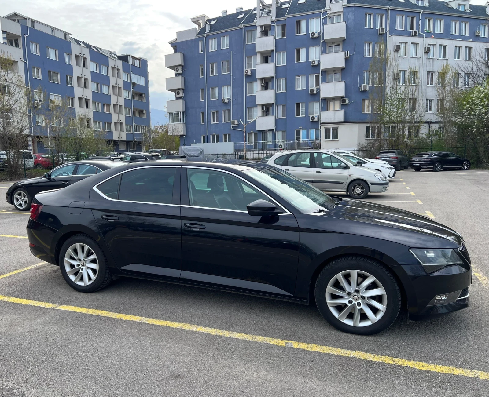 Skoda Superb 2.0 TDI DSG, снимка 4 - Автомобили и джипове - 54220029