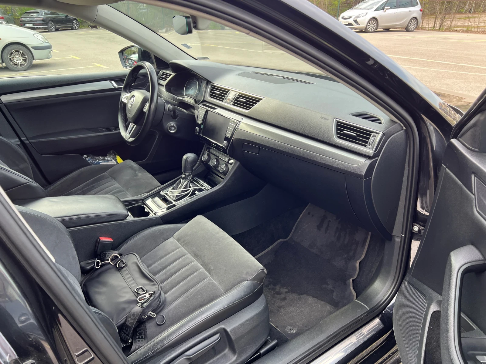 Skoda Superb 2.0 TDI DSG, снимка 15 - Автомобили и джипове - 54220029