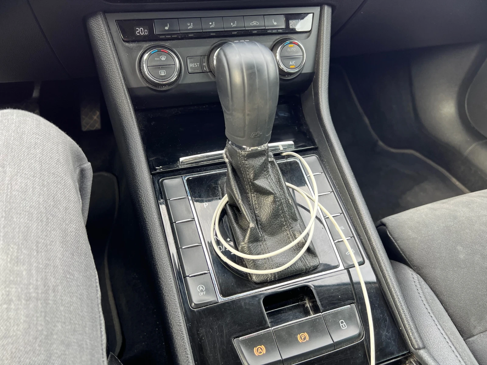 Skoda Superb 2.0 TDI DSG, снимка 13 - Автомобили и джипове - 54220029