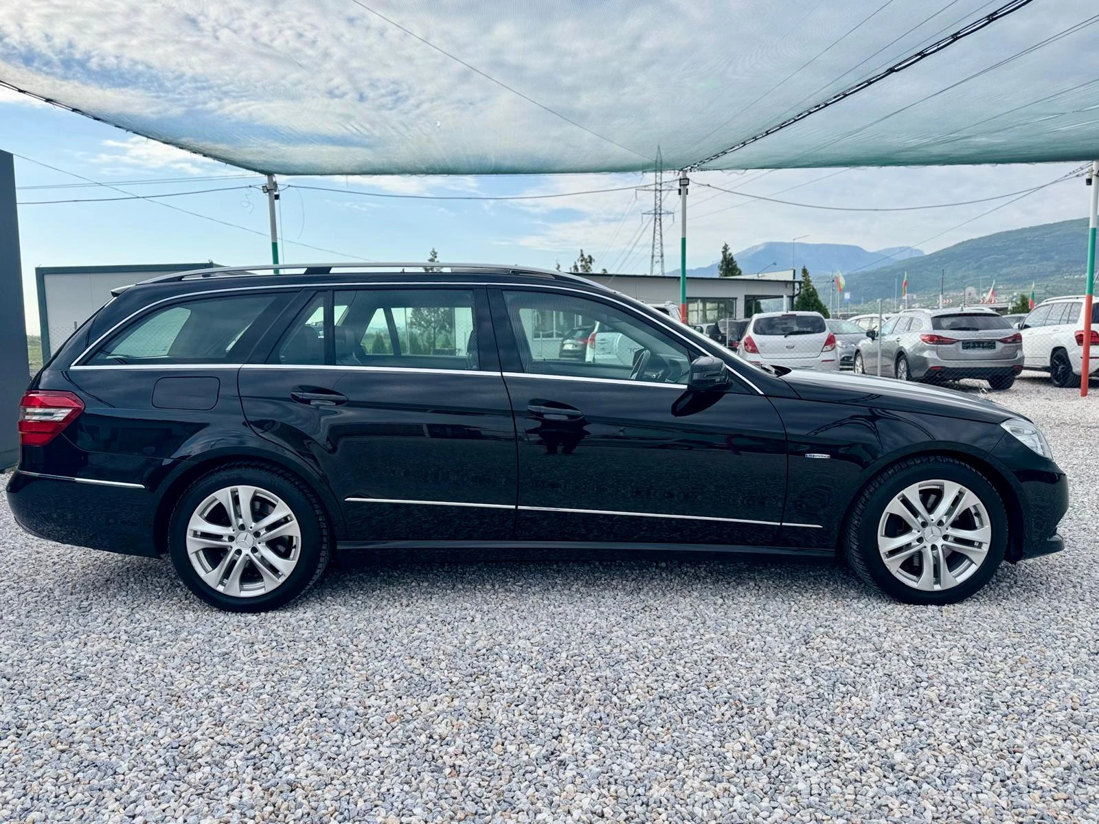 Mercedes-Benz E 250 ::4MATIC::Avantgarde::2 собственик, снимка 4 - Автомобили и джипове - 54388361