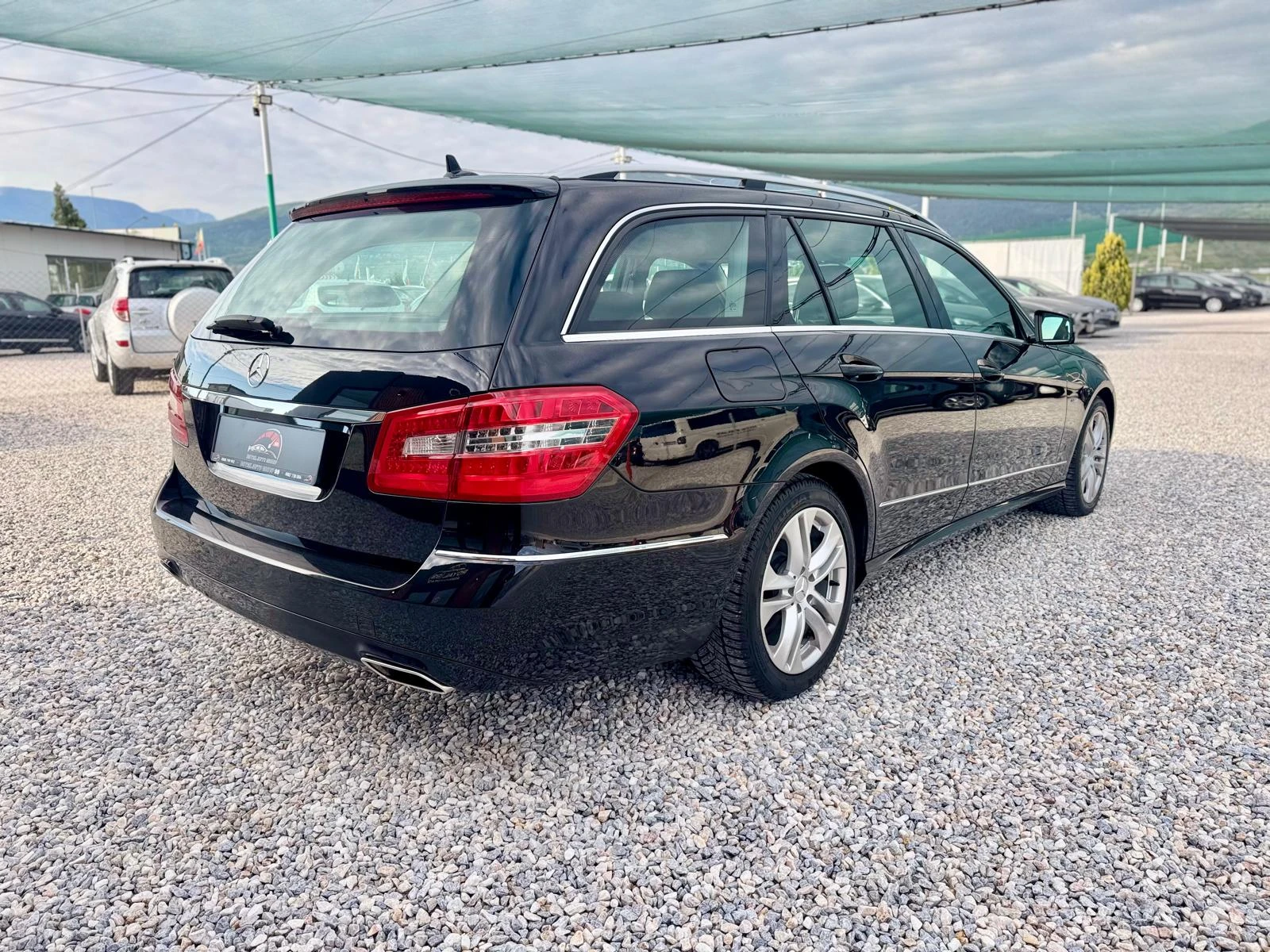Mercedes-Benz E 250 ::4MATIC::Avantgarde::2 собственик, снимка 7 - Автомобили и джипове - 54388361