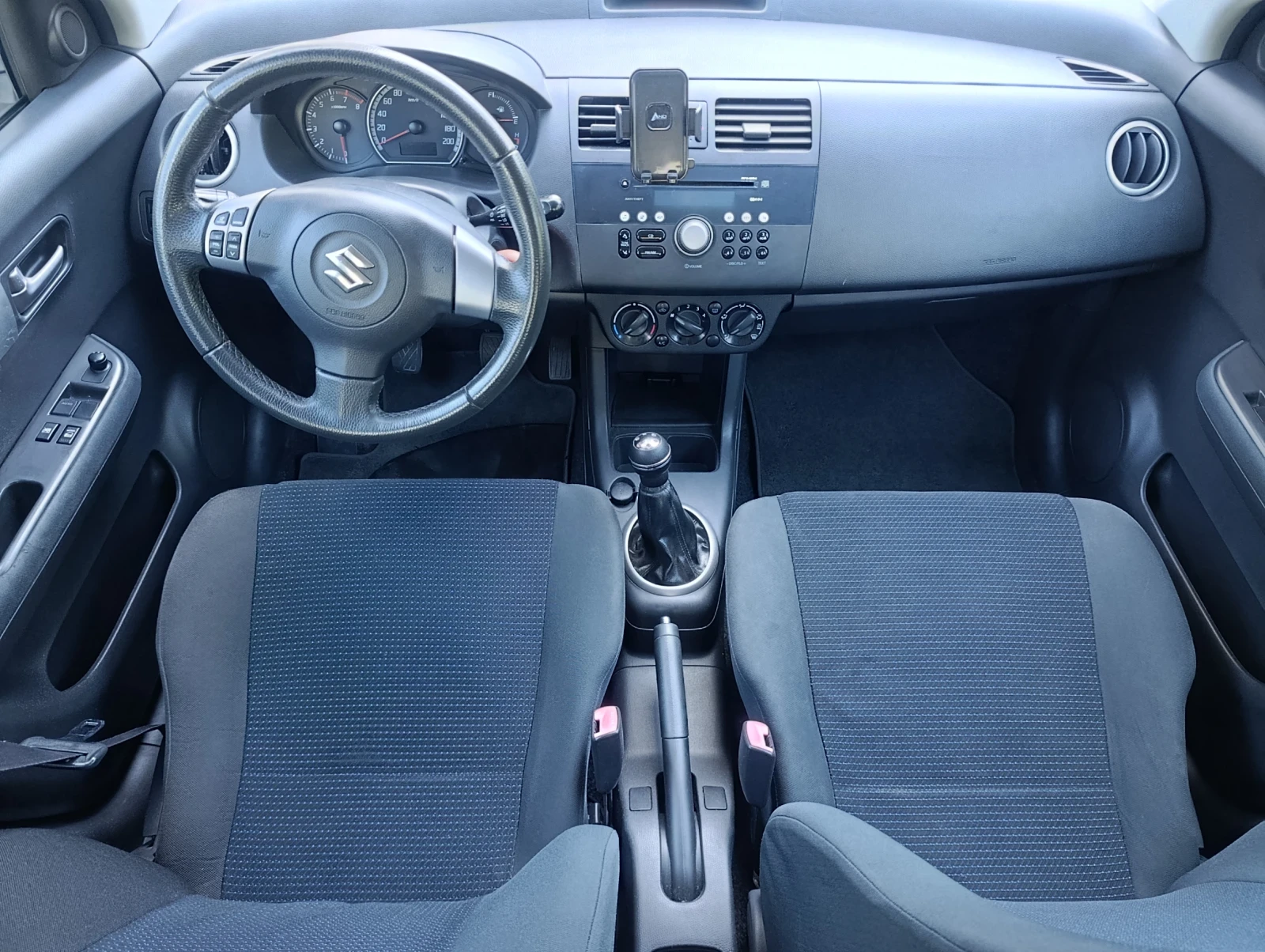 Suzuki Swift 1.3i, снимка 9 - Автомобили и джипове - 55853441