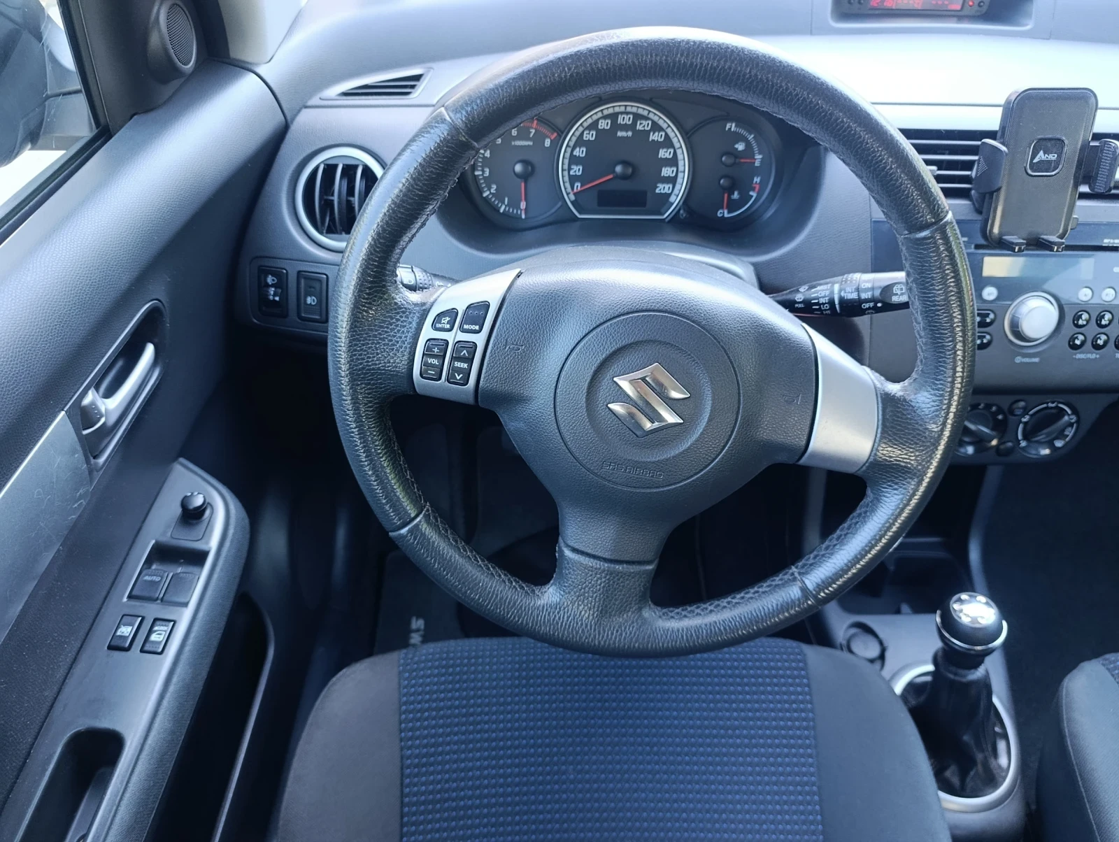 Suzuki Swift 1.3i, снимка 11 - Автомобили и джипове - 55853441