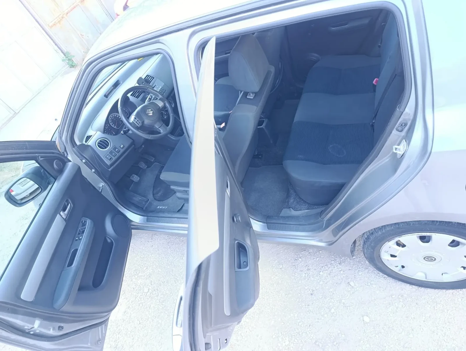 Suzuki Swift 1.3i, снимка 8 - Автомобили и джипове - 55853441