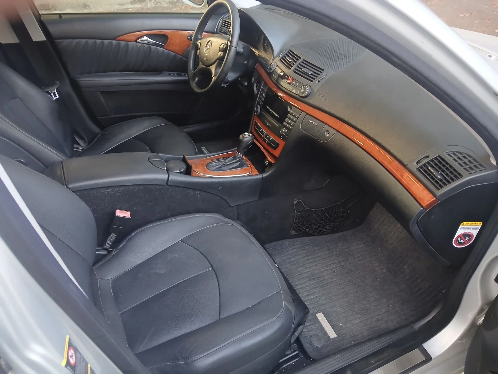 Mercedes-Benz E 220, снимка 6 - Автомобили и джипове - 56187336