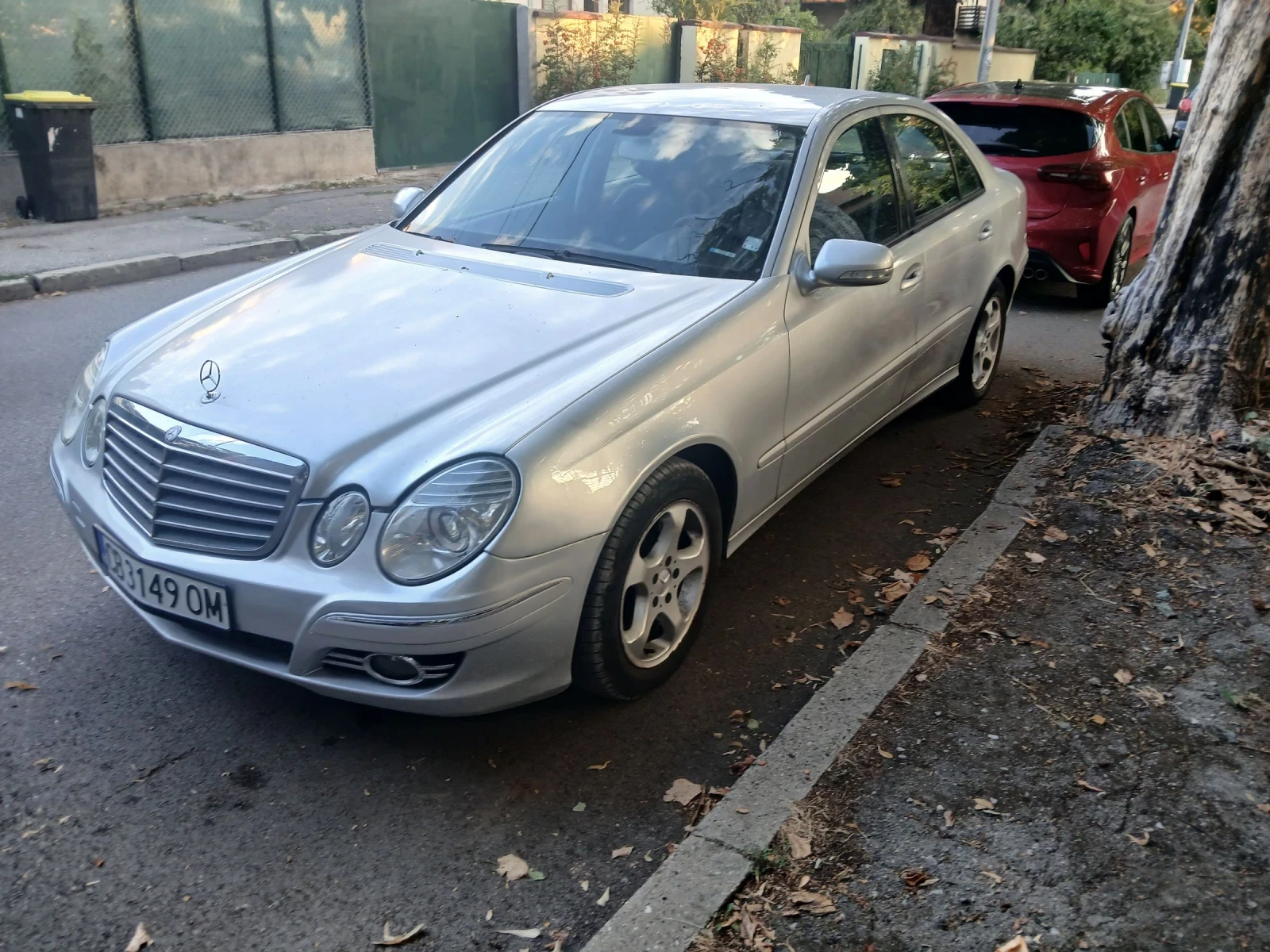 Mercedes-Benz E 220, снимка 2 - Автомобили и джипове - 56187336