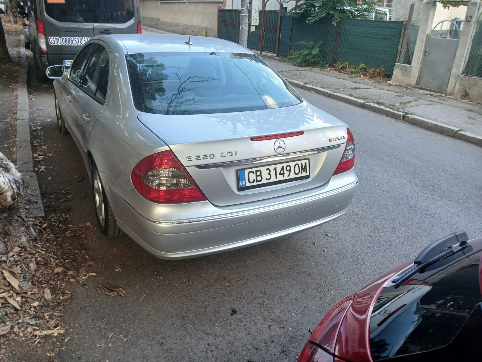 Mercedes-Benz E 220, снимка 4 - Автомобили и джипове - 56187336
