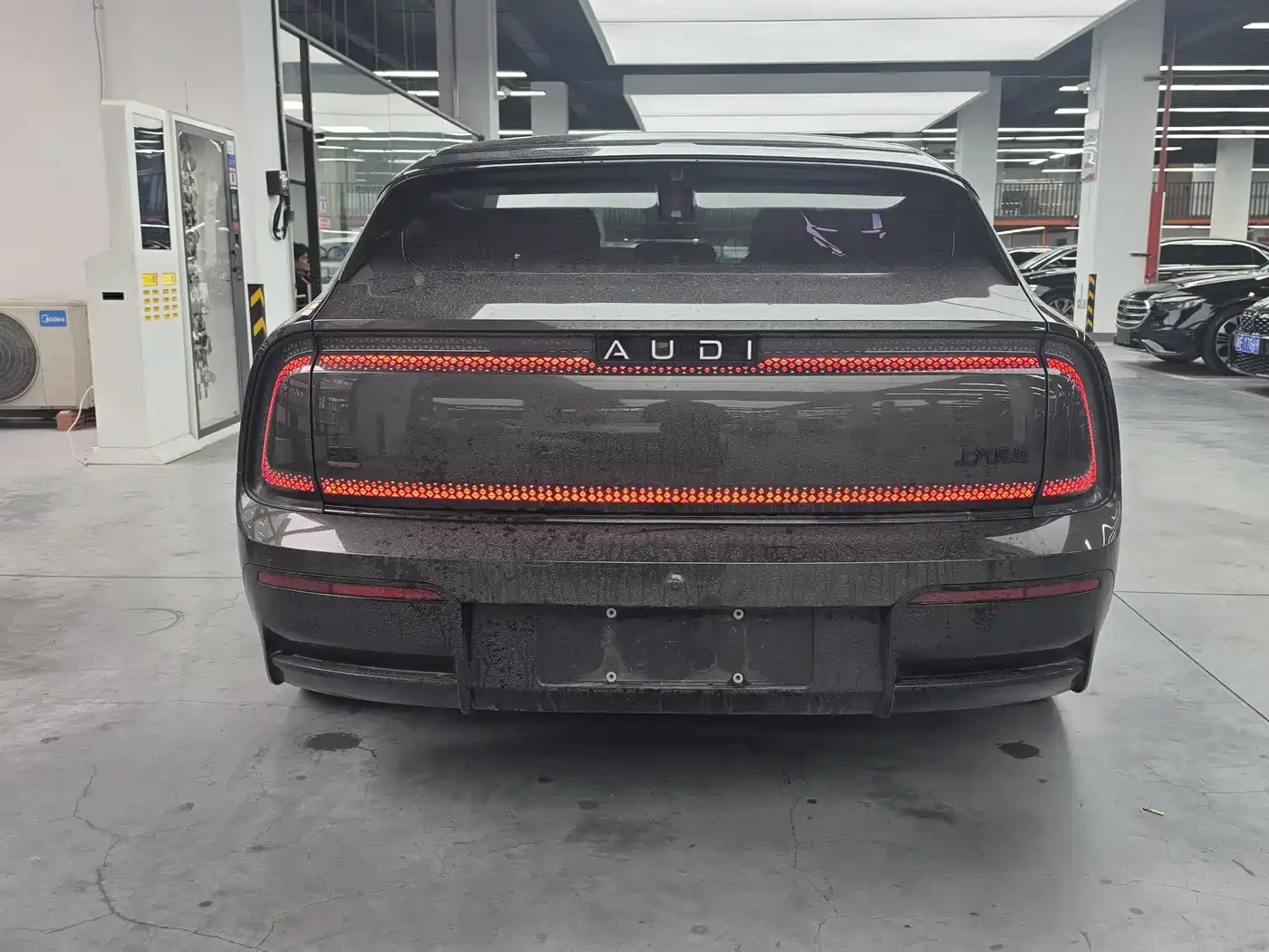 Audi E-Tron Sportback* 220kw* 2WD* Version, снимка 4 - Автомобили и джипове - 56730143
