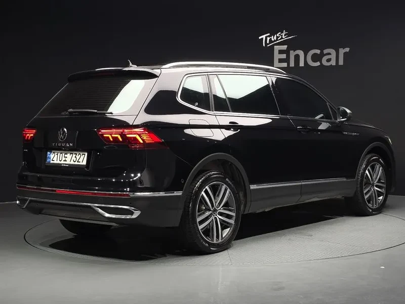 VW Tiguan 2.0 Tsi Prestige, снимка 2 - Автомобили и джипове - 56656550