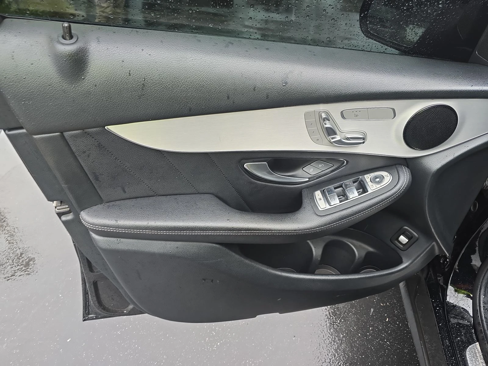 Mercedes-Benz GLC 300 AMG/KEYLESS/PANO/LANE ASSIST/ПОДГРЕВ/КАМЕРА/ - изображение 8