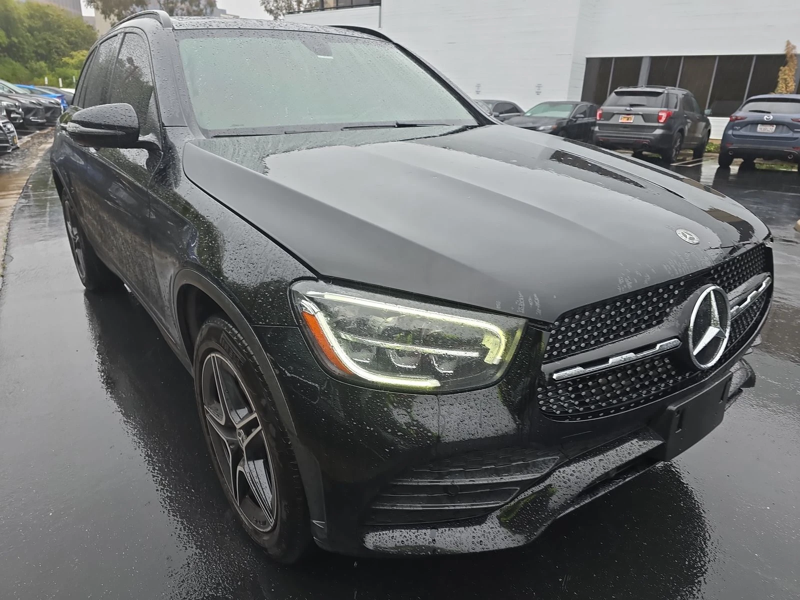 Mercedes-Benz GLC 300 AMG/KEYLESS/PANO/LANE ASSIST/ПОДГРЕВ/КАМЕРА/ - изображение 3
