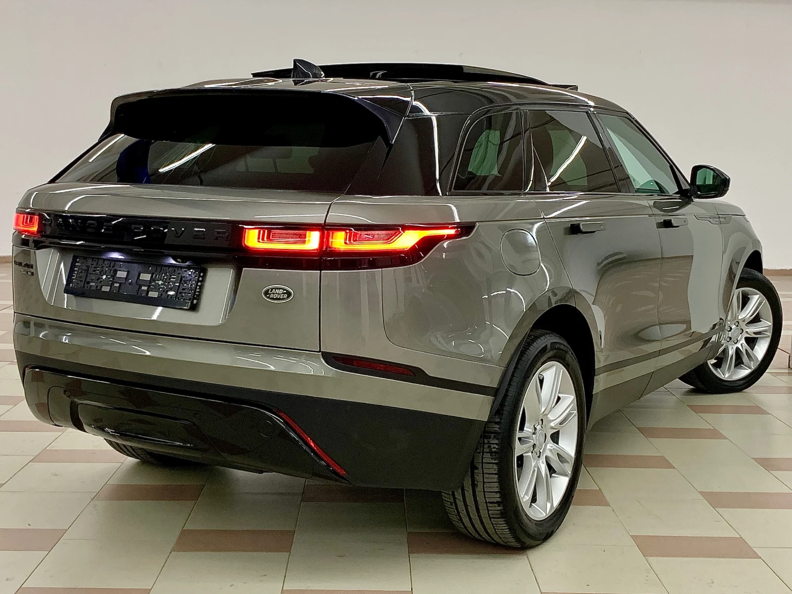 Land Rover Range Rover Velar D240 SE #PANO#MERIDIAN#CAMERA#MEMORY#BlindSpot#TOP - изображение 2