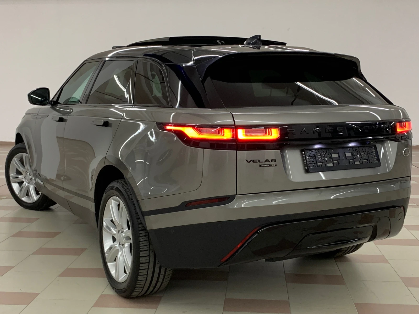 Land Rover Range Rover Velar D240 SE #PANO#MERIDIAN#CAMERA#MEMORY#BlindSpot#TOP - изображение 4