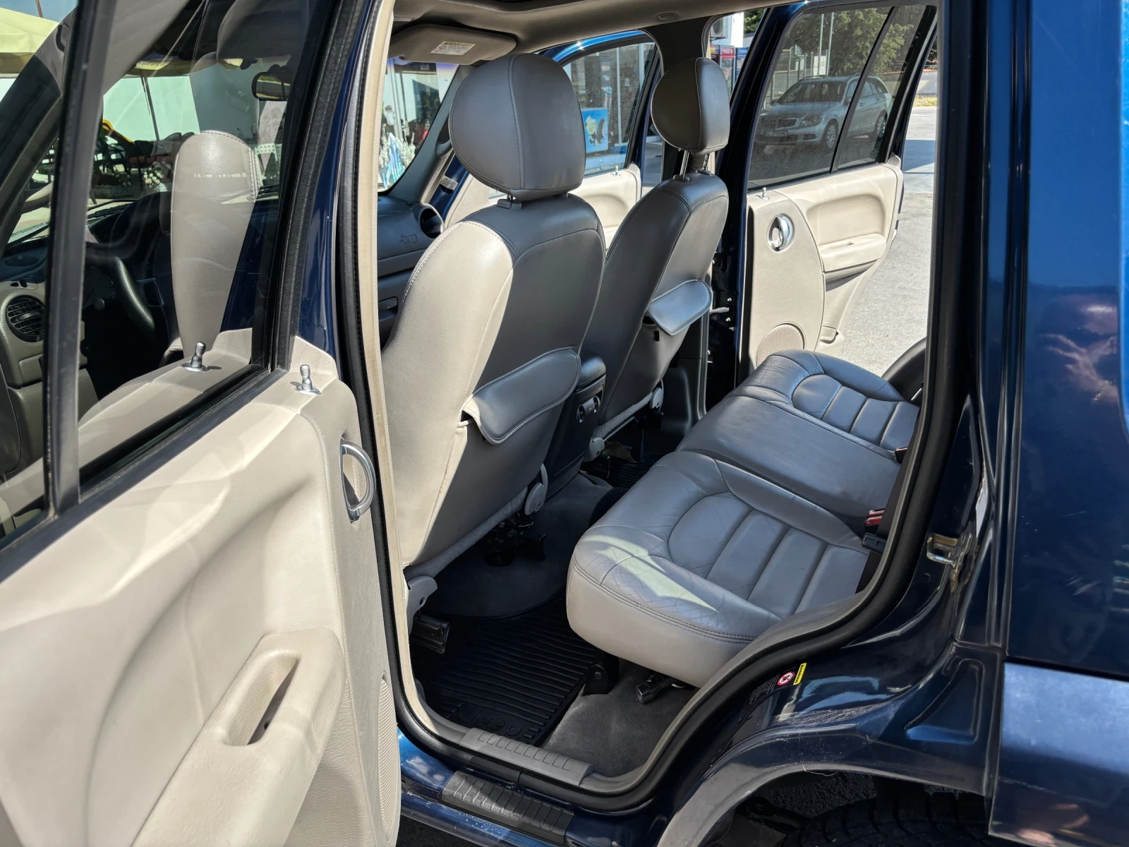 Jeep Cherokee 3.7 автомат, снимка 15 - Автомобили и джипове - 55269806