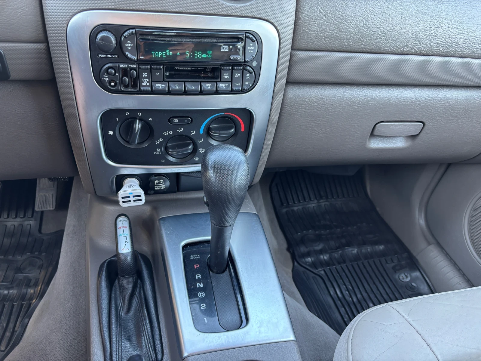 Jeep Cherokee 3.7 автомат, снимка 7 - Автомобили и джипове - 55269806