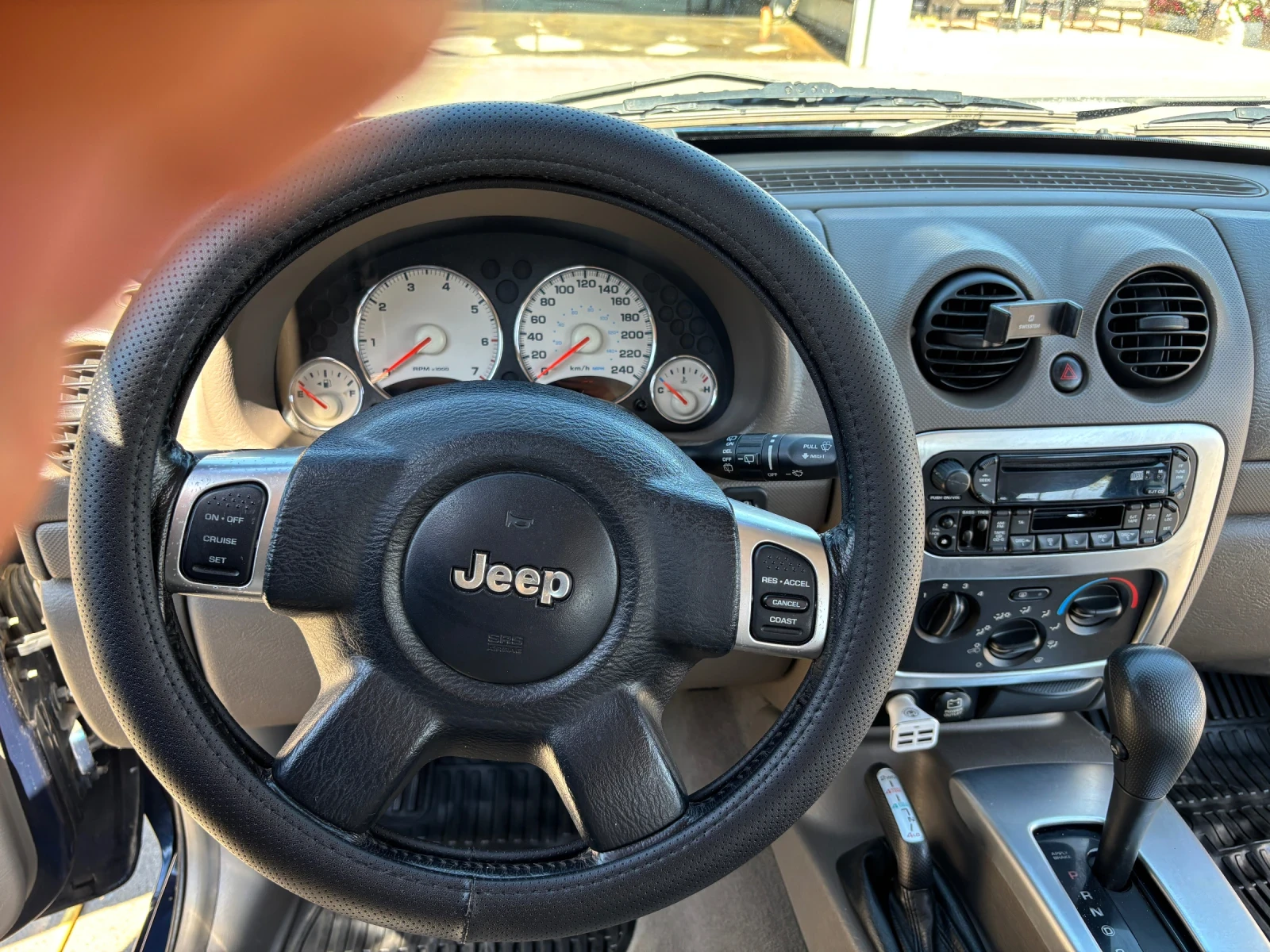 Jeep Cherokee 3.7 автомат, снимка 13 - Автомобили и джипове - 55269806