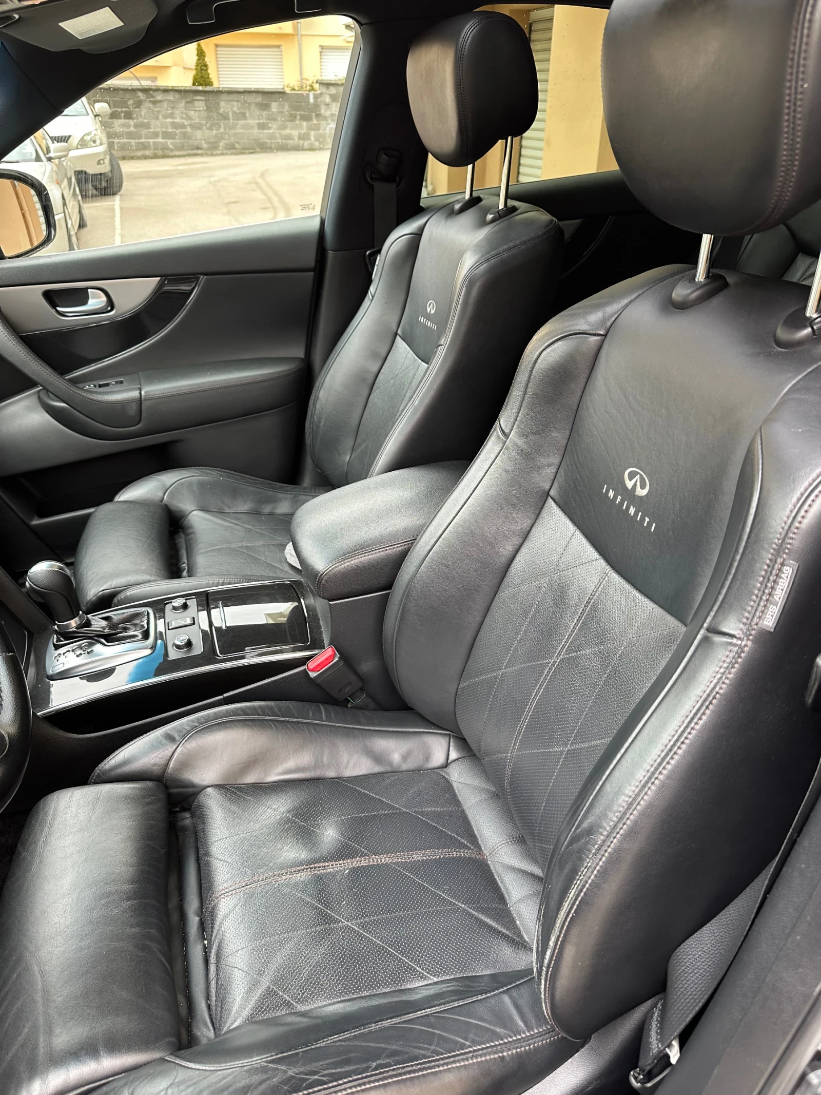 Infiniti QX70 3.0d S, снимка 7 - Автомобили и джипове - 55717830