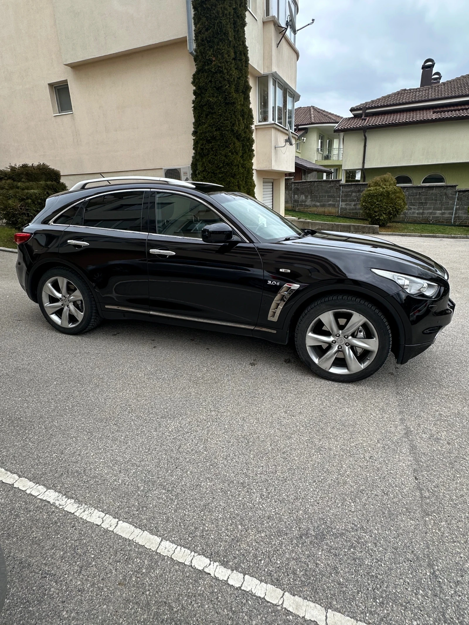 Infiniti QX70 3.0d S, снимка 3 - Автомобили и джипове - 55717830