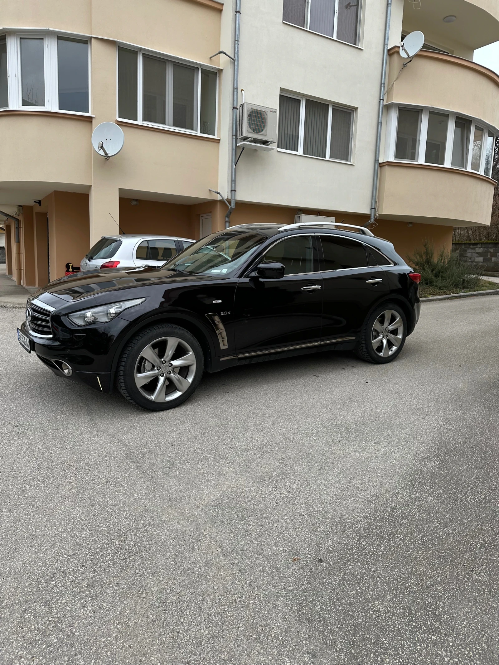 Infiniti QX70 3.0d S, снимка 5 - Автомобили и джипове - 55717830