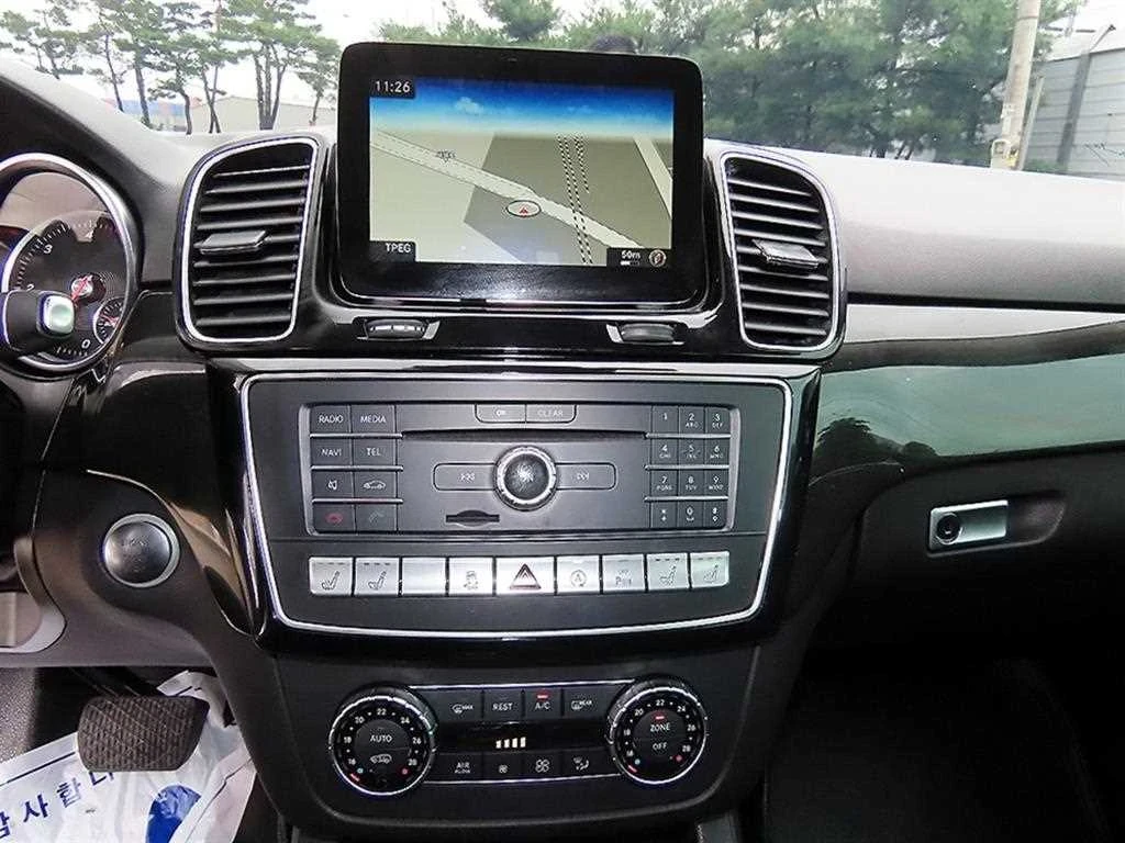 Mercedes-Benz GLE 350 D * AMG * ОБДУХВАНЕ * ПАНОРАМА * KEYLESS * , снимка 7 - Автомобили и джипове - 56018924