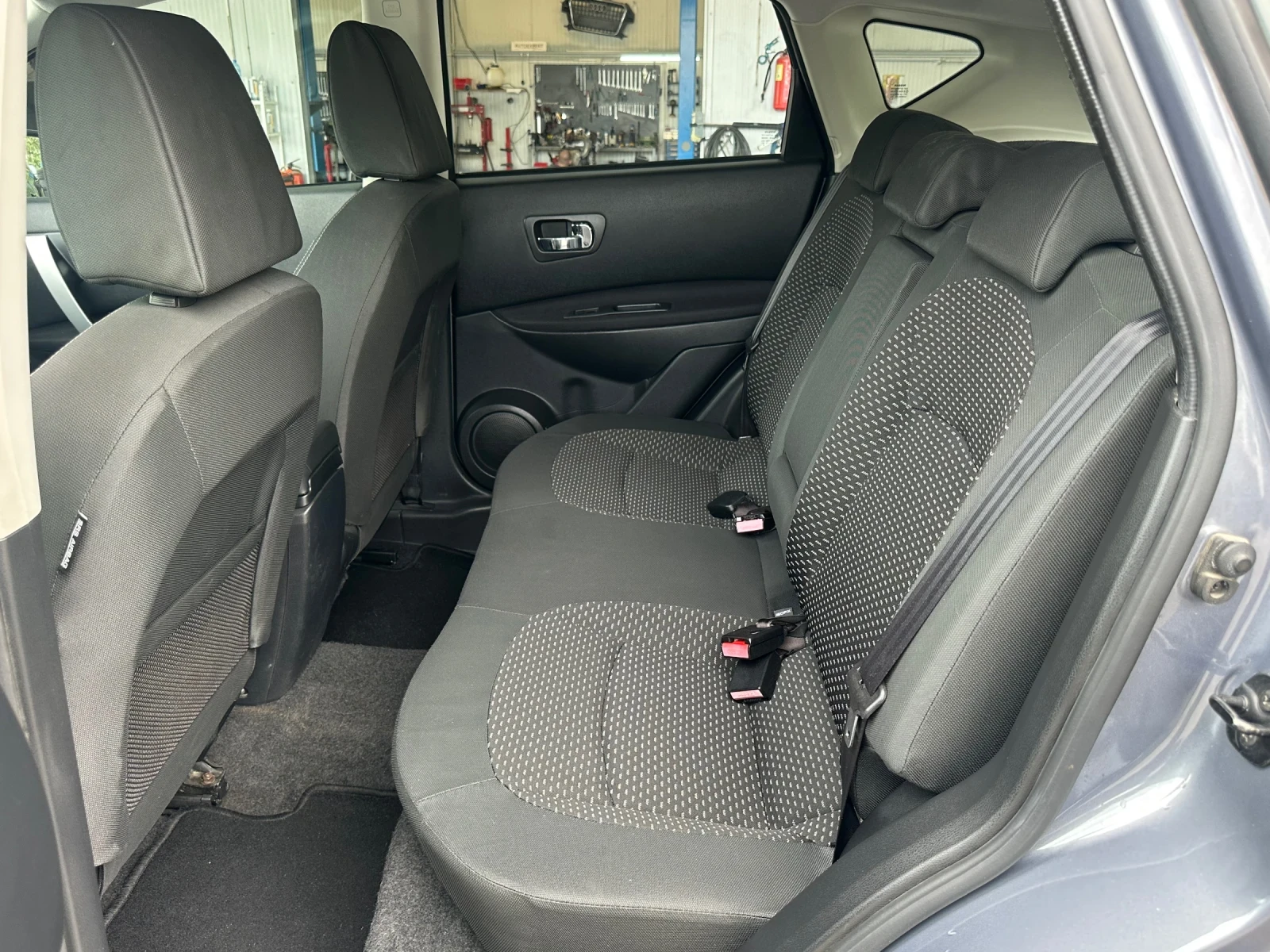 Nissan Qashqai 1.6i-114к.с-КЛИМАТРОНИК, снимка 13 - Автомобили и джипове - 56110864