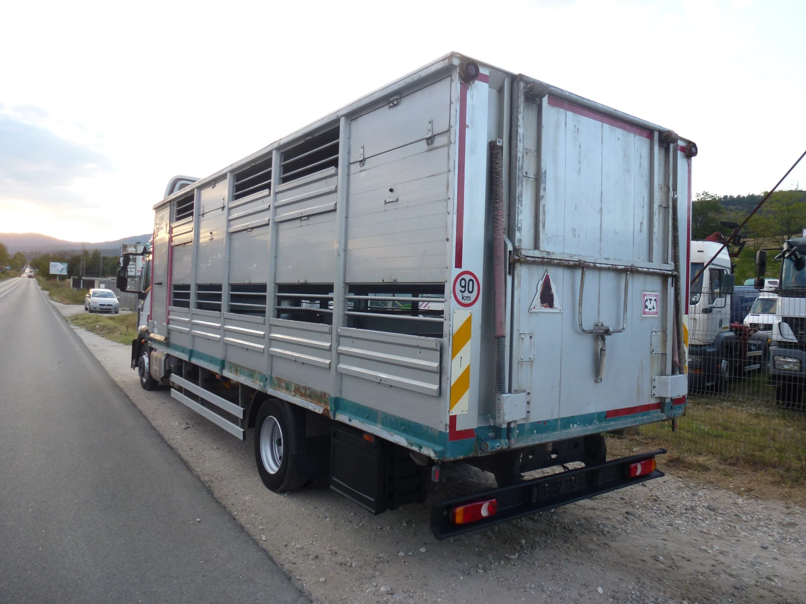 Iveco Eurocargo ЖИВОТНОВОЗ 11990кг., снимка 4 - Камиони - 56133047