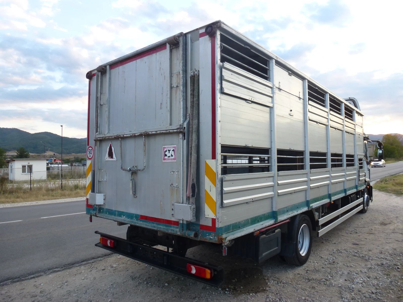 Iveco Eurocargo ЖИВОТНОВОЗ 11990кг., снимка 3 - Камиони - 56133047