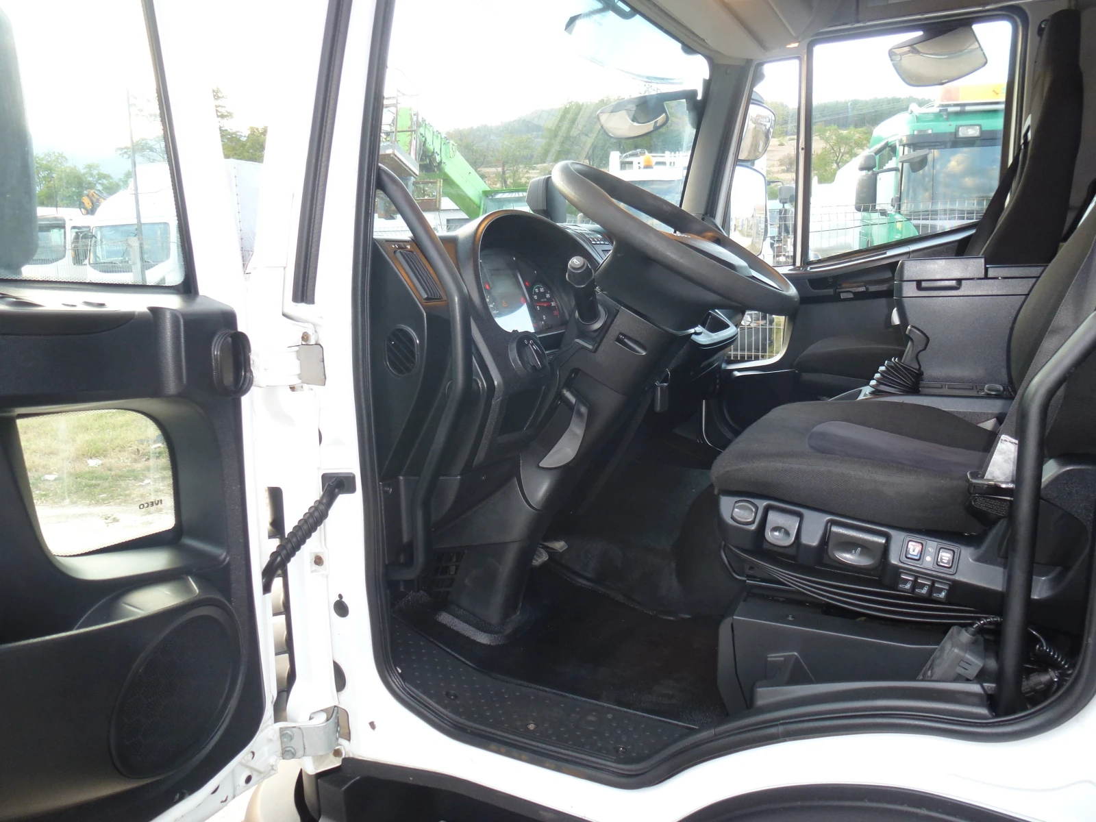 Iveco Eurocargo ЖИВОТНОВОЗ 11990кг., снимка 10 - Камиони - 56133047