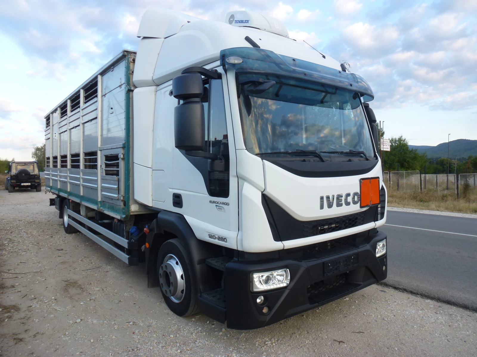 Iveco Eurocargo ЖИВОТНОВОЗ 11990кг., снимка 2 - Камиони - 56133047