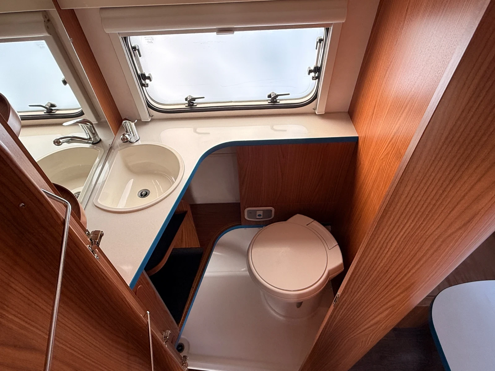 Каравана HYMER / ERIBA Triton 430, снимка 11 - Каравани и кемпери - 53734256