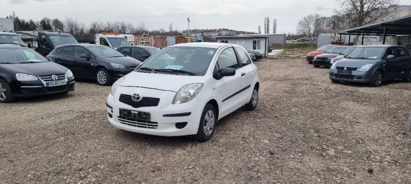 Toyota Yaris 1.0i, снимка 1 - Автомобили и джипове - 40430596