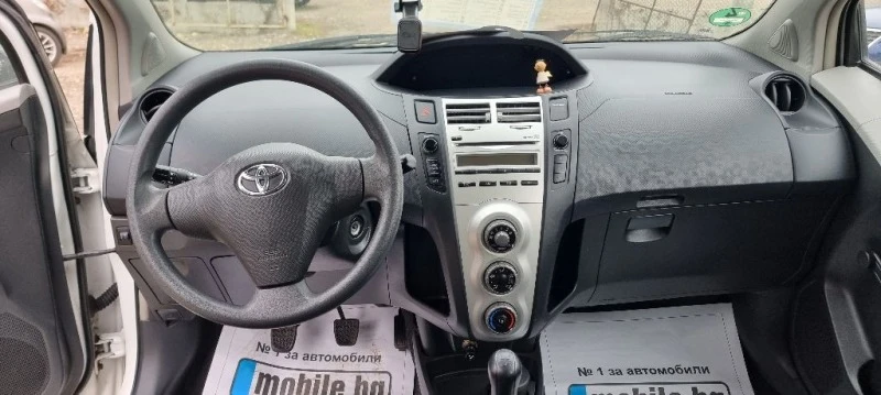 Toyota Yaris 1.0i, снимка 7 - Автомобили и джипове - 40430596