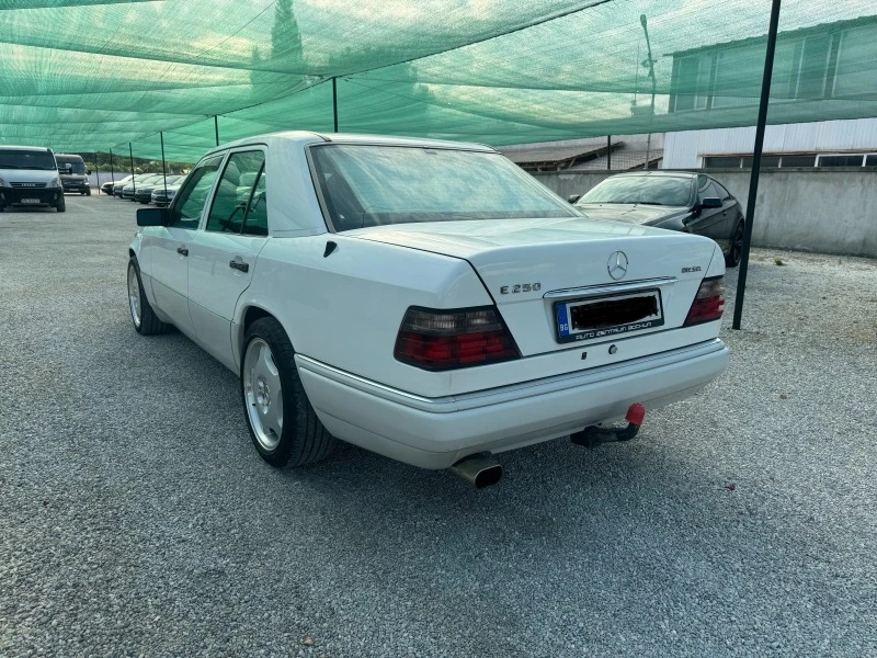 Mercedes-Benz 124 E 250 D, снимка 4 - Автомобили и джипове - 46381918