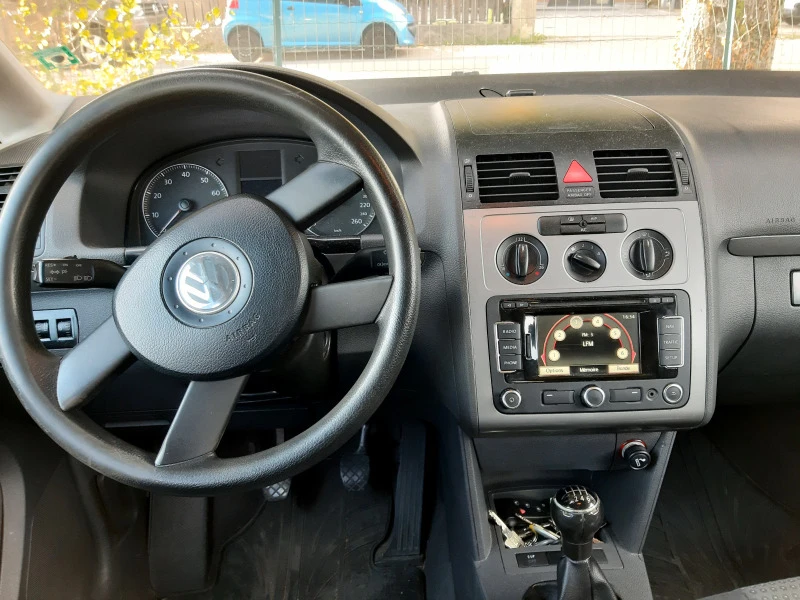 VW Touran, снимка 10 - Автомобили и джипове - 46925716