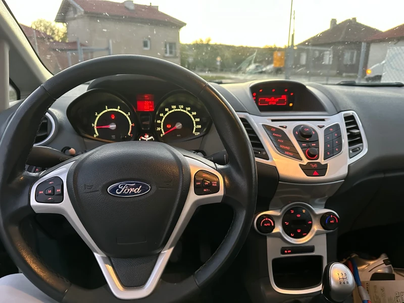 Ford Fiesta 1.6i ST-Line, снимка 9 - Автомобили и джипове - 48585358