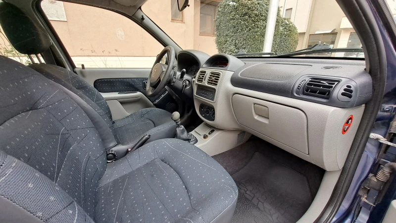 Renault Clio 1.4 16V, снимка 11 - Автомобили и джипове - 49184109