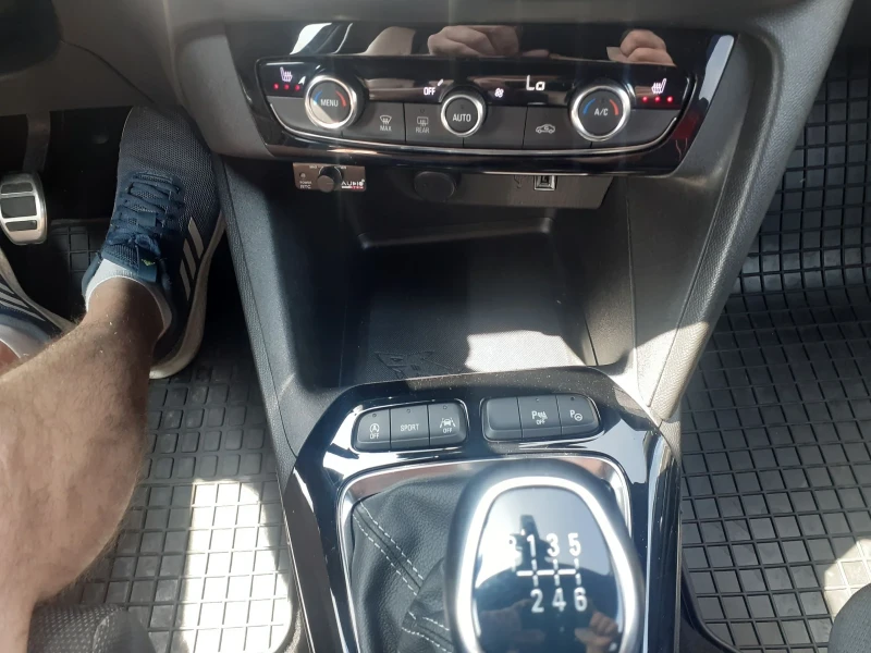 Opel Corsa 1.2 GS Line, снимка 11 - Автомобили и джипове - 50628909