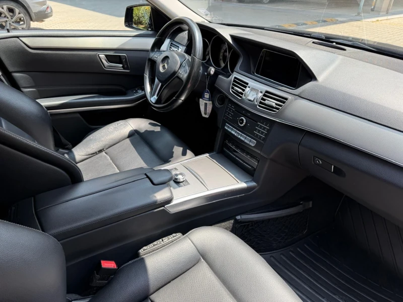Mercedes-Benz E 220 Avangarde , снимка 3 - Автомобили и джипове - 52377158