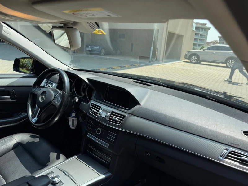 Mercedes-Benz E 220 Avangarde , снимка 4 - Автомобили и джипове - 52377158