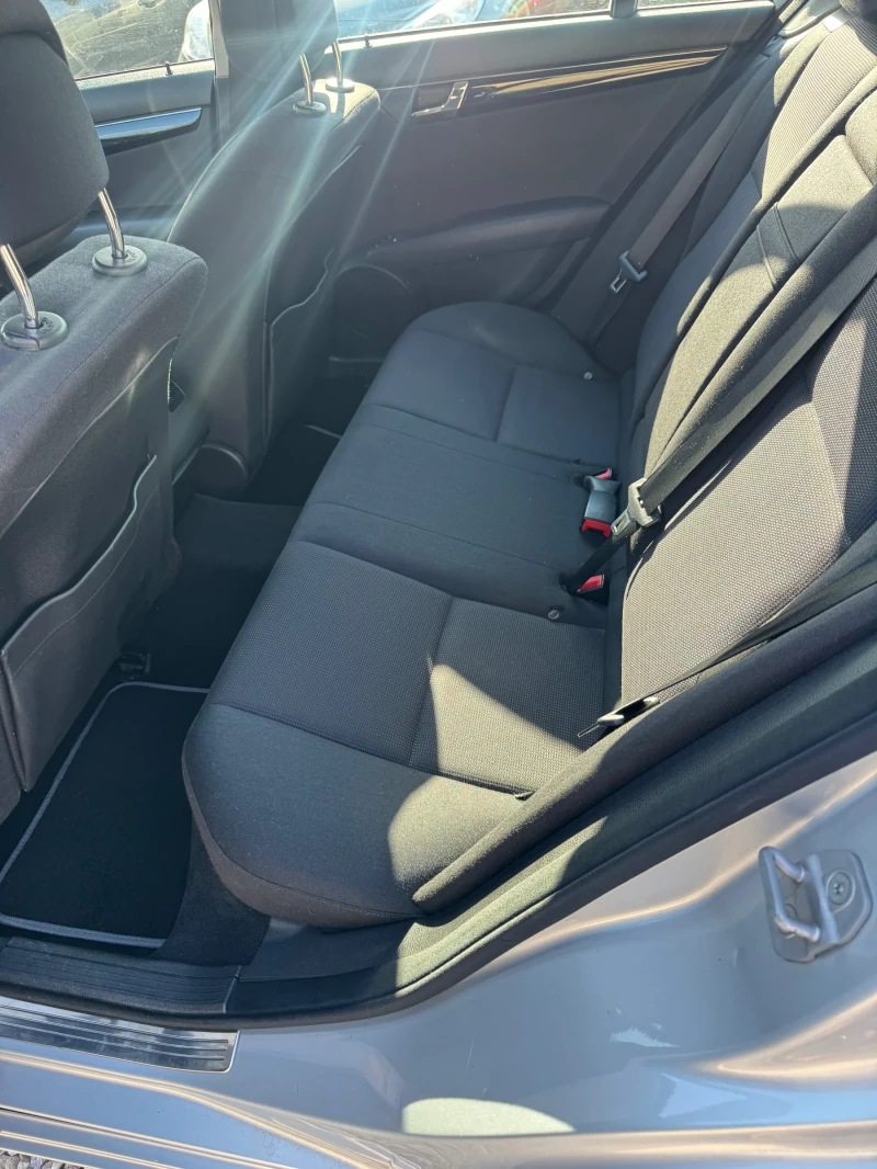 Mercedes-Benz C 220 Подгрев / Парктроник, снимка 11 - Автомобили и джипове - 51475368