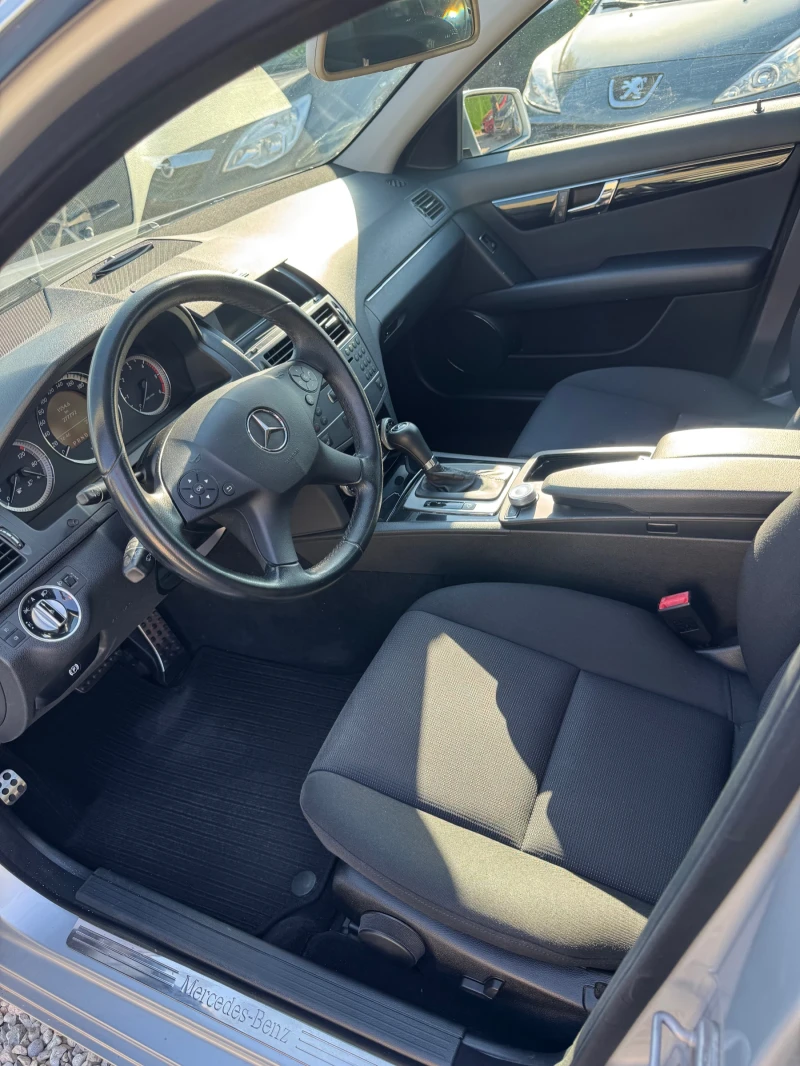 Mercedes-Benz C 220 Подгрев / Парктроник, снимка 9 - Автомобили и джипове - 51475368