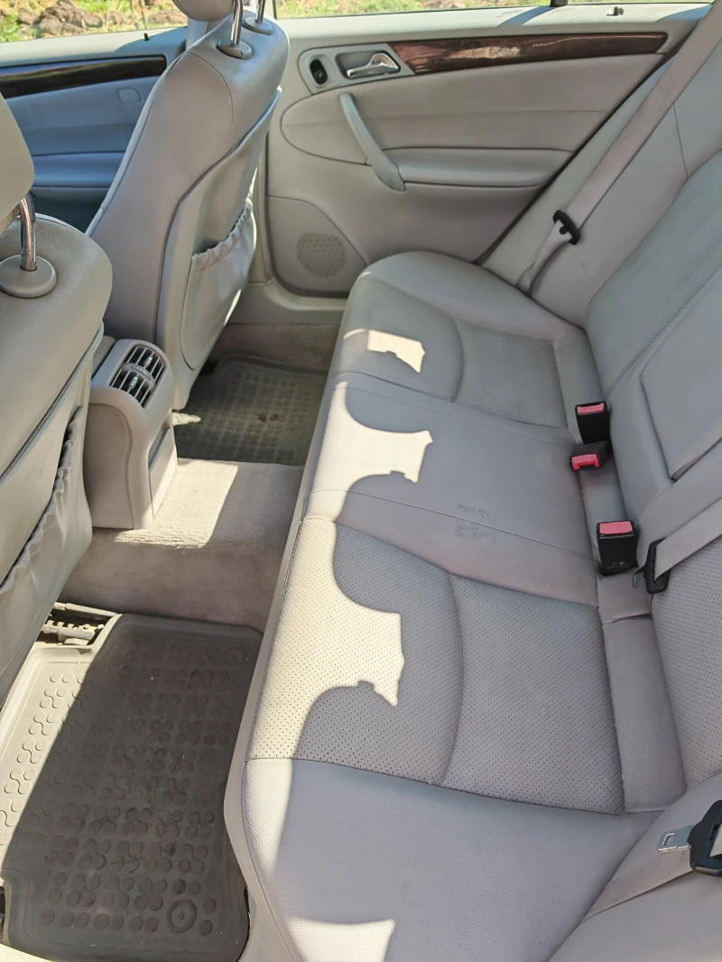 Mercedes-Benz C 220, снимка 6 - Автомобили и джипове - 52570734
