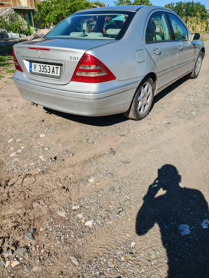 Mercedes-Benz C 220, снимка 3 - Автомобили и джипове - 52570734