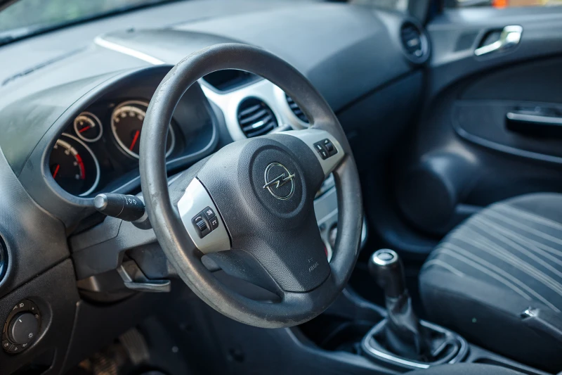 Opel Corsa 1.2, снимка 9 - Автомобили и джипове - 52641201