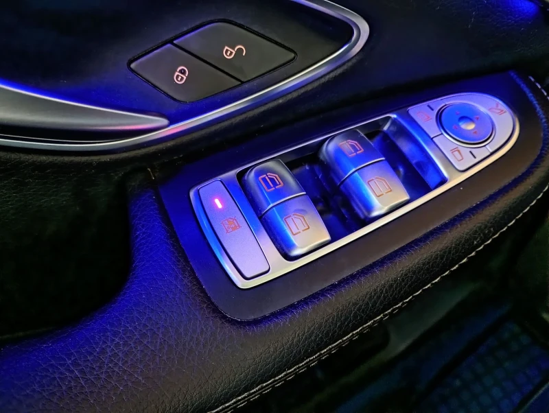 Mercedes-Benz C 220 AMG LINE FACELIFT DISTRONIC PLUS 194 к.с., снимка 13 - Автомобили и джипове - 52592237