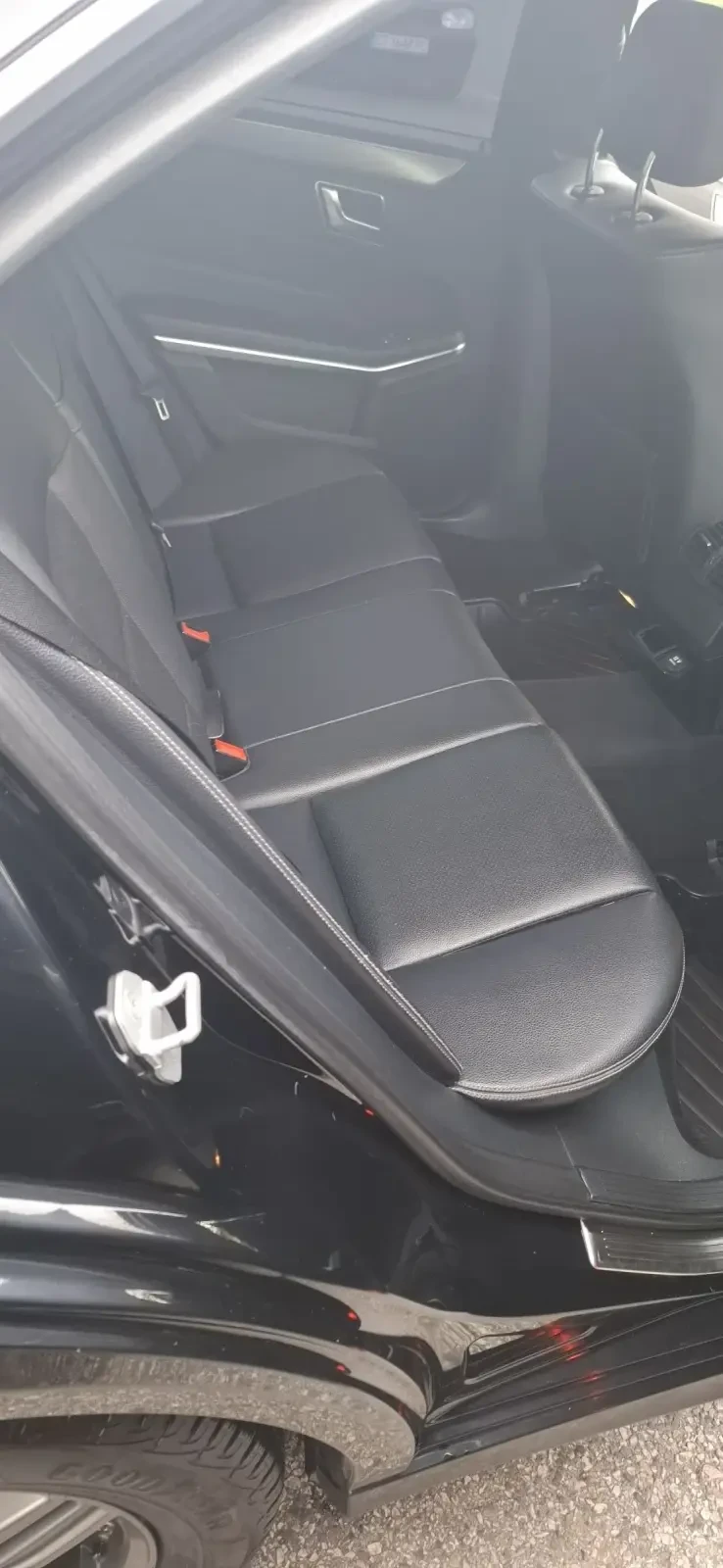 Mercedes-Benz E 220 Avangarde , снимка 16 - Автомобили и джипове - 52377158